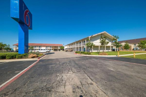 Motel 6-Dallas, TX - Farmers Branch